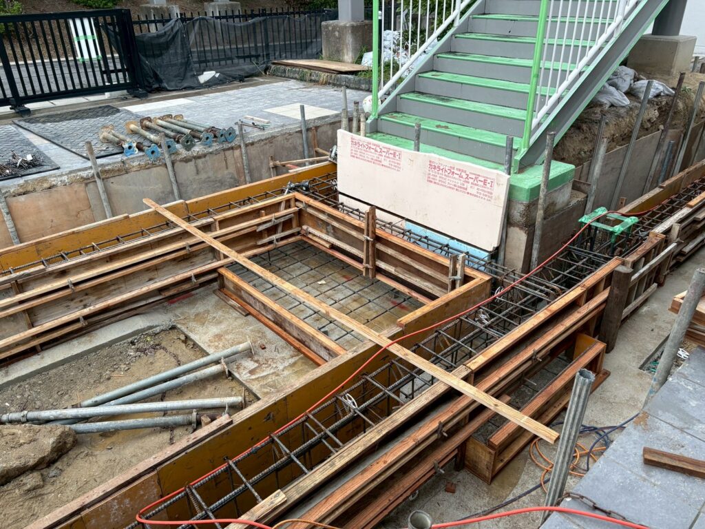 有限会社アクロス 幼稚園 鉄骨庇工事 岡崎市 新装工事 店舗新装工事 店舗改装 店舗デザイン 店舗設計 リフォーム リノベーション 内装工事