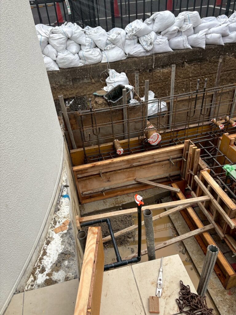 有限会社アクロス 幼稚園 鉄骨庇工事 岡崎市 新装工事 店舗新装工事 店舗改装 店舗デザイン 店舗設計 リフォーム リノベーション 内装工事