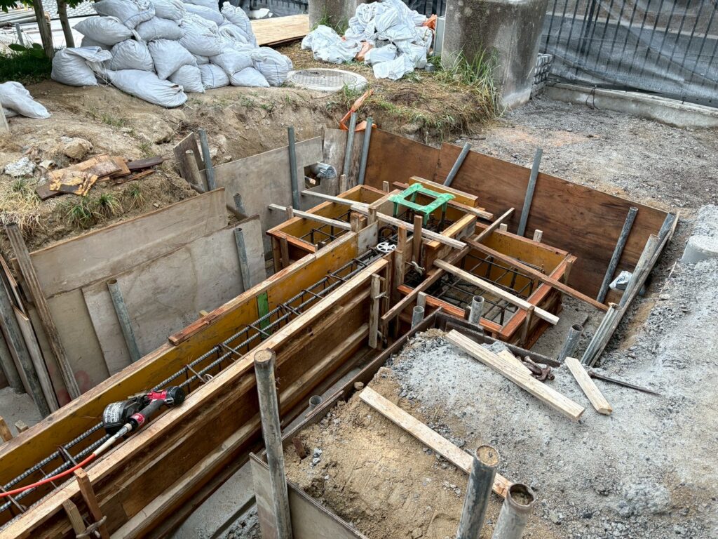 有限会社アクロス 幼稚園 鉄骨庇工事 岡崎市 新装工事 店舗新装工事 店舗改装 店舗デザイン 店舗設計 リフォーム リノベーション 内装工事