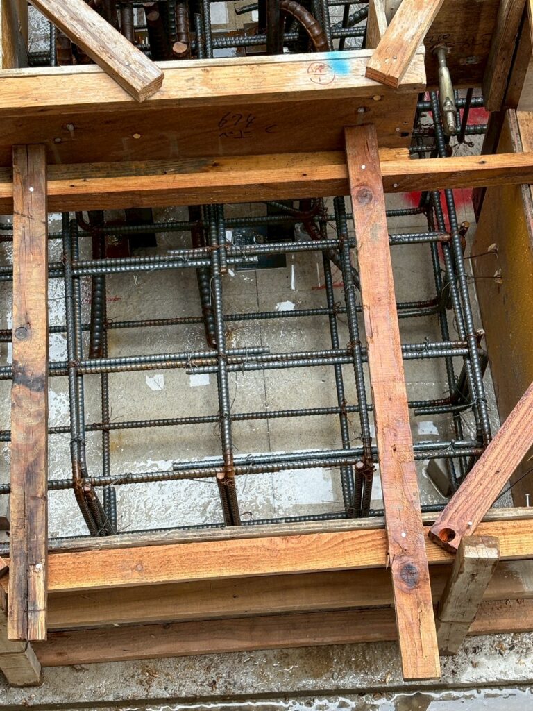 有限会社アクロス 幼稚園 鉄骨庇工事 岡崎市 新装工事 店舗新装工事 店舗改装 店舗デザイン 店舗設計 リフォーム リノベーション 内装工事