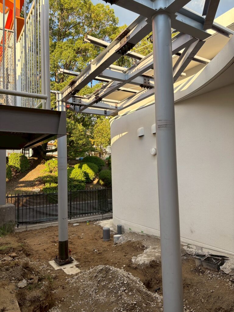 有限会社アクロス 幼稚園 鉄骨庇工事 岡崎市 新装工事 店舗新装工事 店舗改装 店舗デザイン 店舗設計 リフォーム リノベーション 内装工事