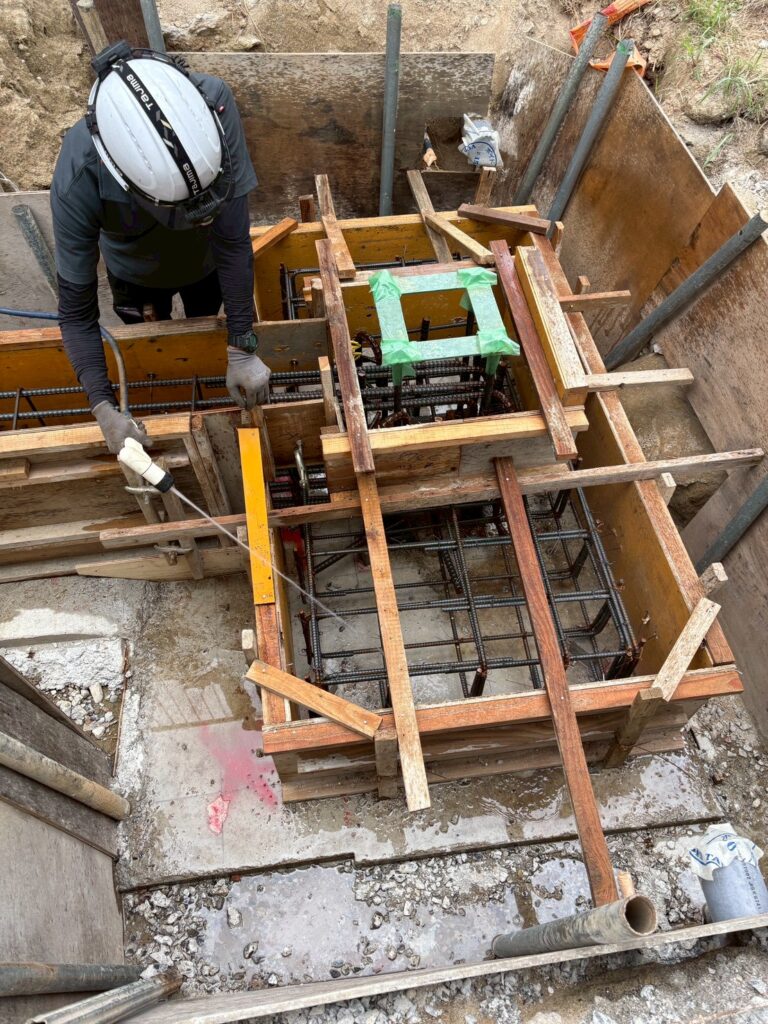 有限会社アクロス 幼稚園 鉄骨庇工事 岡崎市 新装工事 店舗新装工事 店舗改装 店舗デザイン 店舗設計 リフォーム リノベーション 内装工事