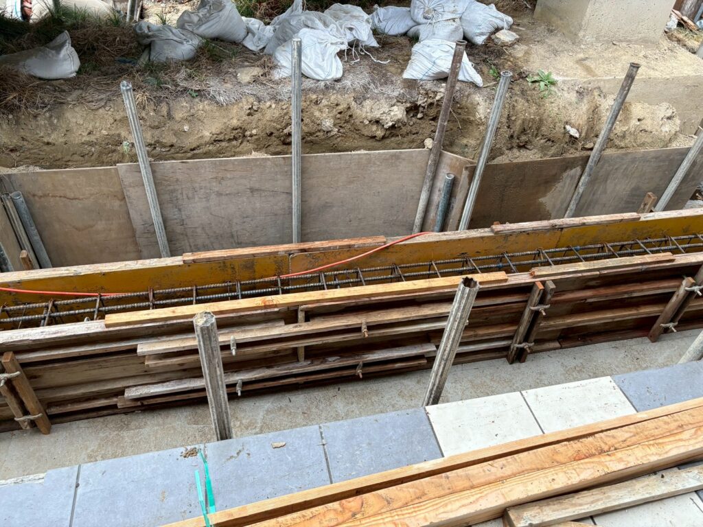 有限会社アクロス 幼稚園 鉄骨庇工事 岡崎市 新装工事 店舗新装工事 店舗改装 店舗デザイン 店舗設計 リフォーム リノベーション 内装工事