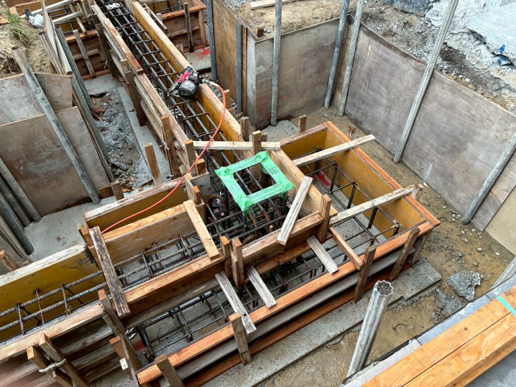 有限会社アクロス 幼稚園 鉄骨庇工事 岡崎市 新装工事 店舗新装工事 店舗改装 店舗デザイン 店舗設計 リフォーム リノベーション 内装工事