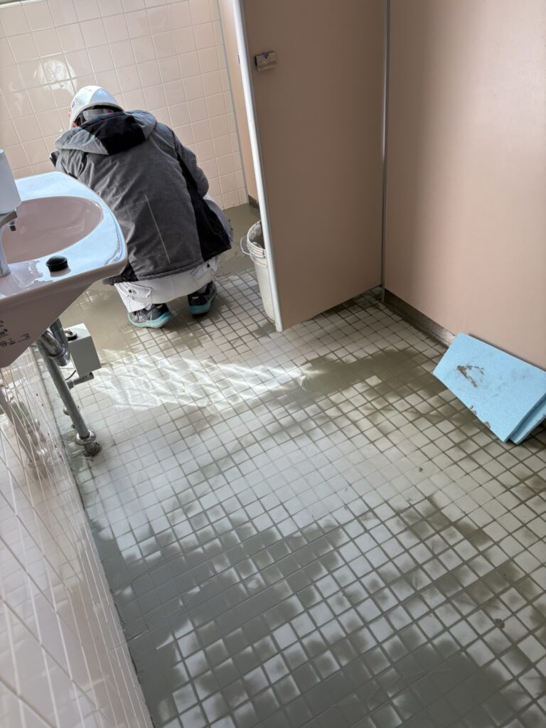 (有)アクロス トイレタイルから長尺シート変更工事 リフォーム 内装工事