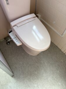 (有)アクロス トイレタイルから長尺シート変更工事 リフォーム 内装工事