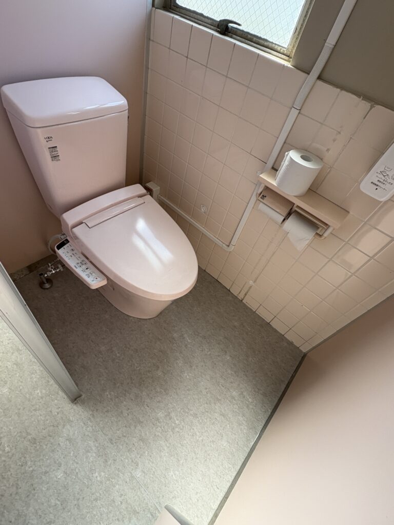 (有)アクロス トイレタイルから長尺シート変更工事 リフォーム 内装工事
