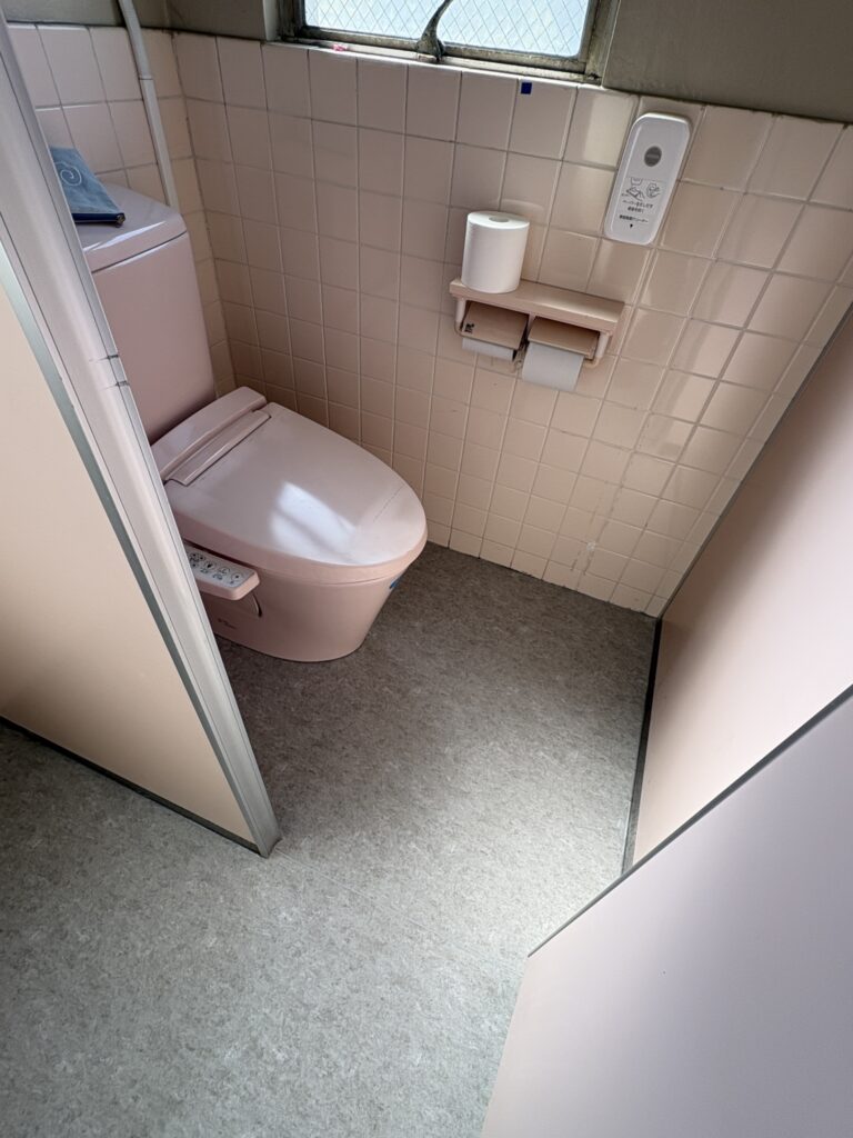 (有)アクロス トイレタイルから長尺シート変更工事 リフォーム 内装工事