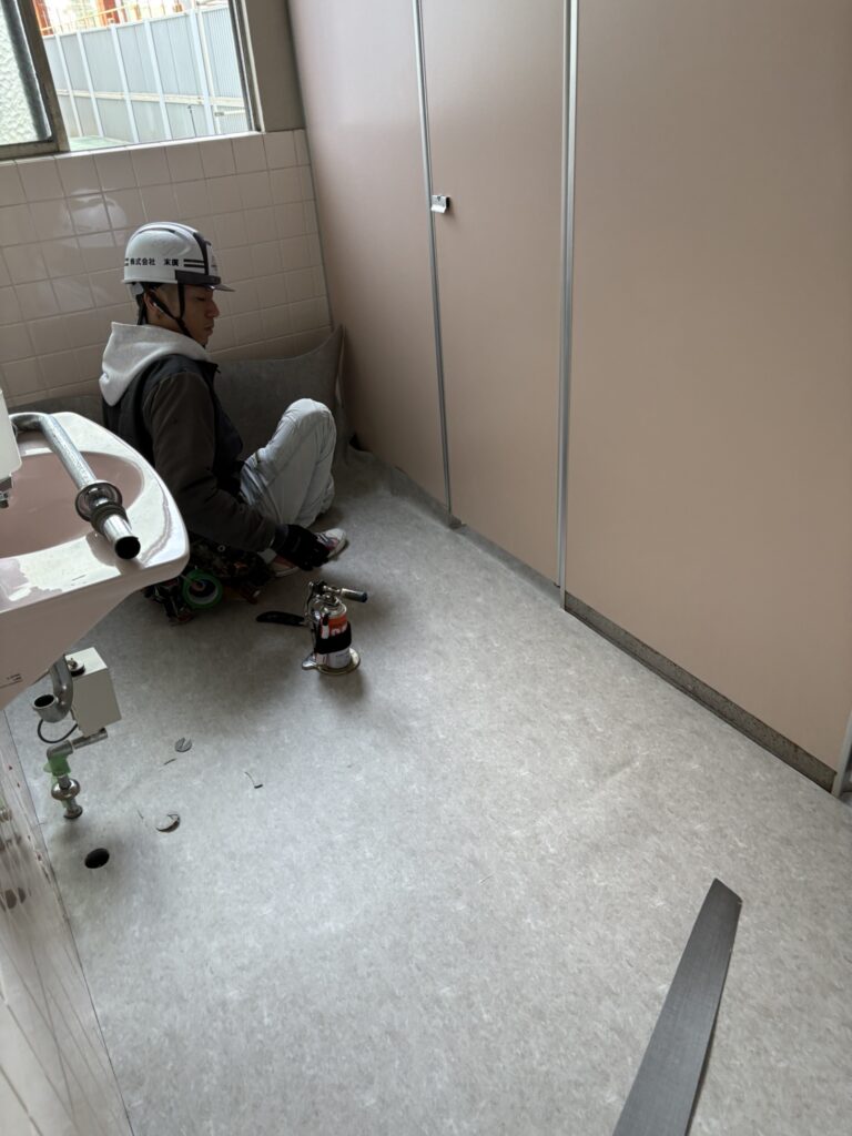 (有)アクロス トイレタイルから長尺シート変更工事 リフォーム 内装工事