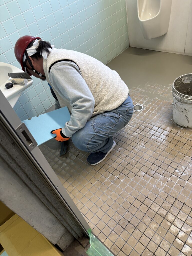 (有)アクロス トイレタイルから長尺シート変更工事 リフォーム 内装工事